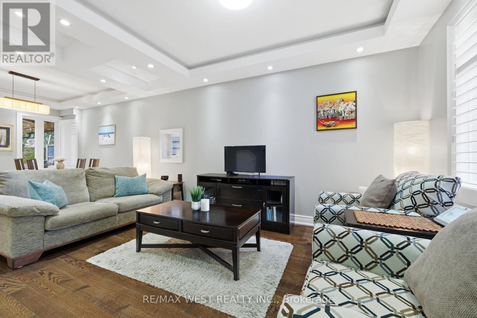 149 Chisholm Avenue, Toronto, ON photo 3