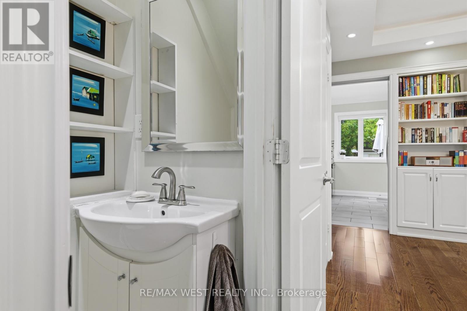149 Chisholm Avenue, Toronto, ON photo 4