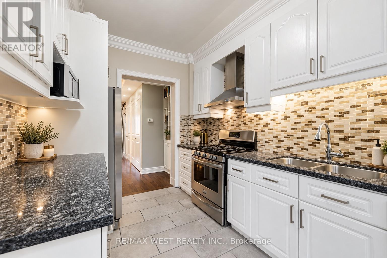 149 Chisholm Avenue, Toronto, ON photo 6