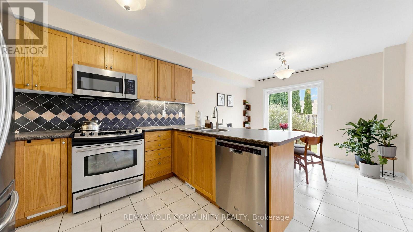 79 Red River Crescent, Newmarket, ON photo 22