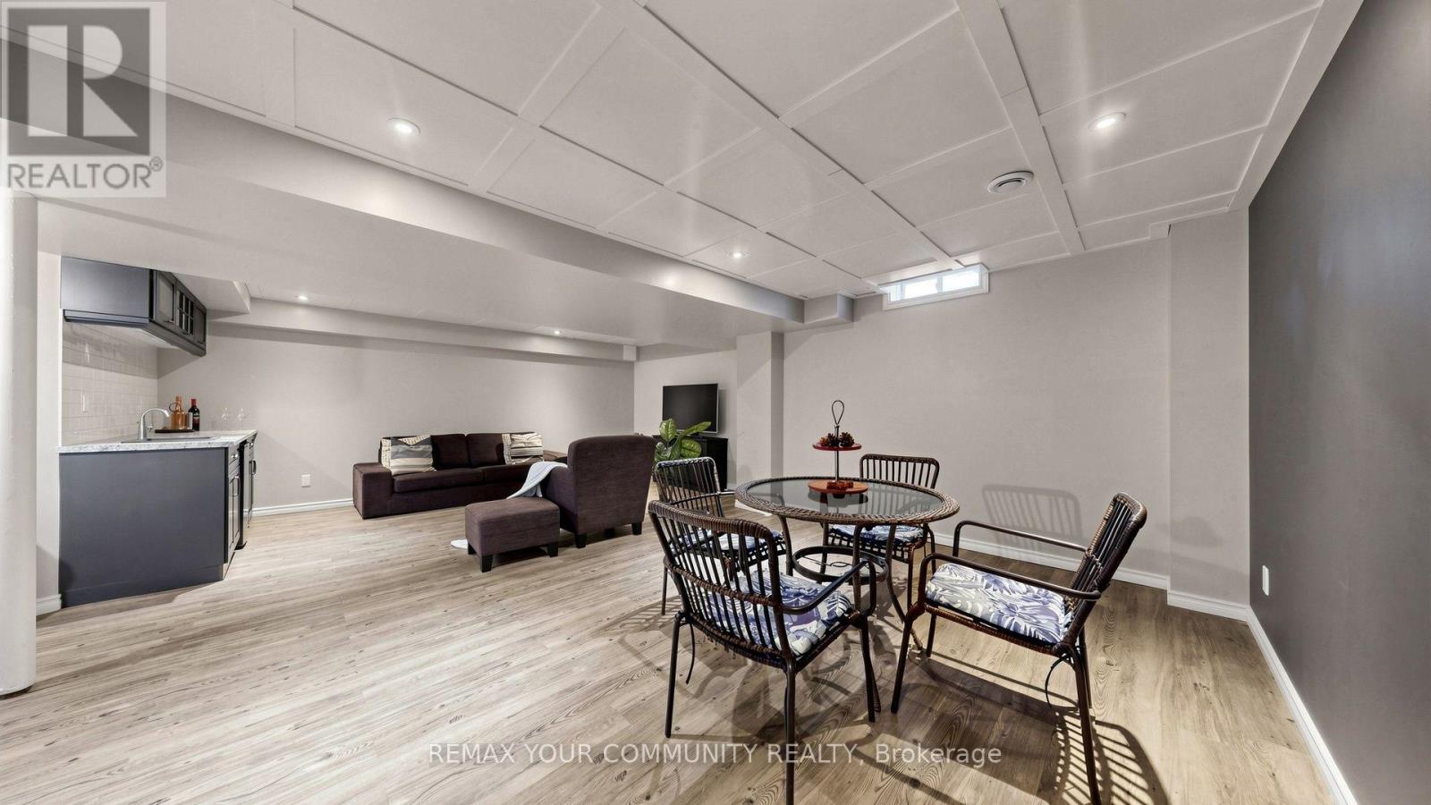 79 Red River Crescent, Newmarket, ON photo 39