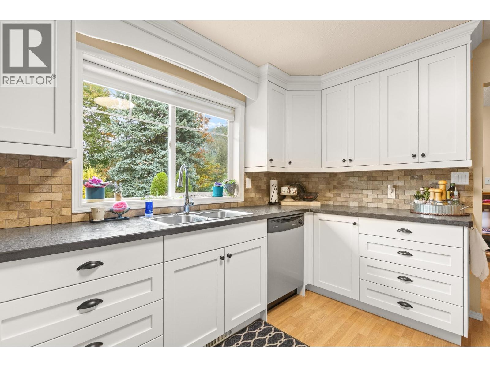 7200 54 Street NE, Salmon Arm - Image 1