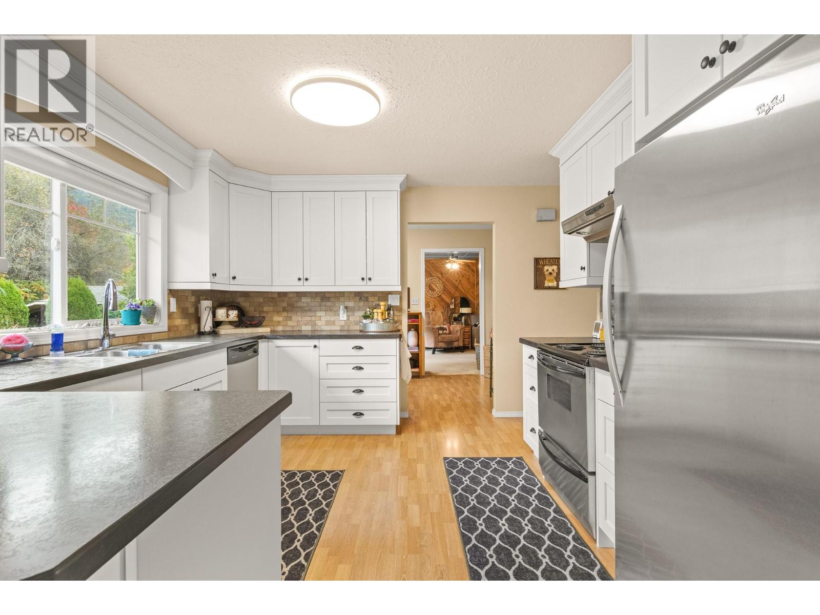 7200 54 Street NE, Salmon Arm - Image 1