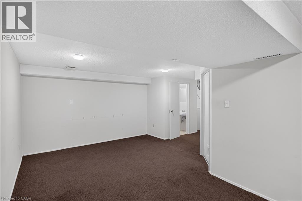1556 Lancaster Drive — photo 32