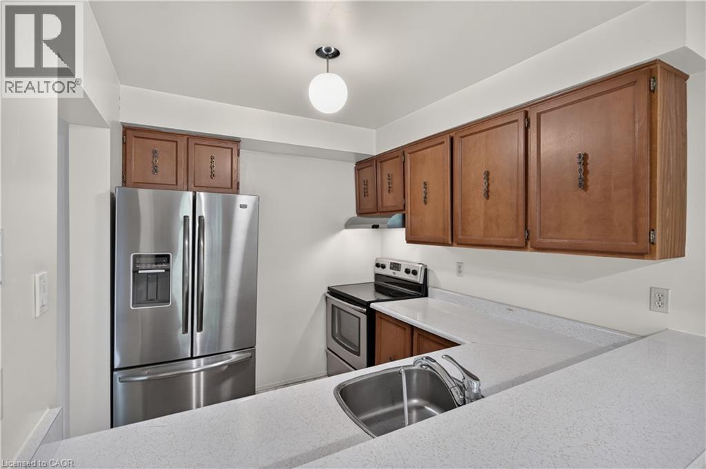 1556 Lancaster Drive — photo 15