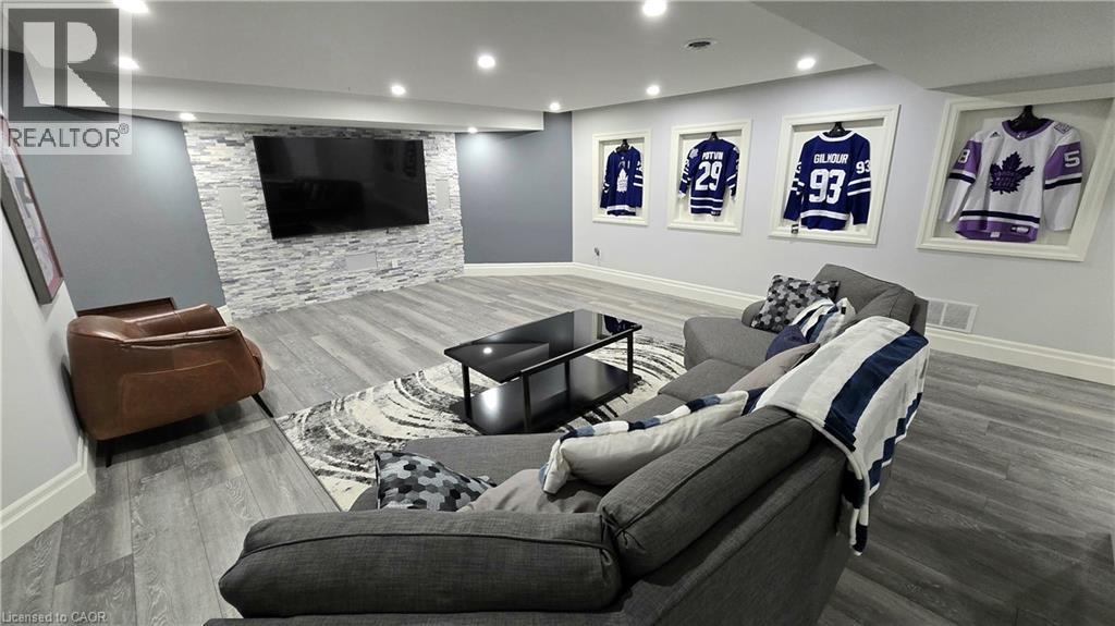 28 RICKERT Way - 32