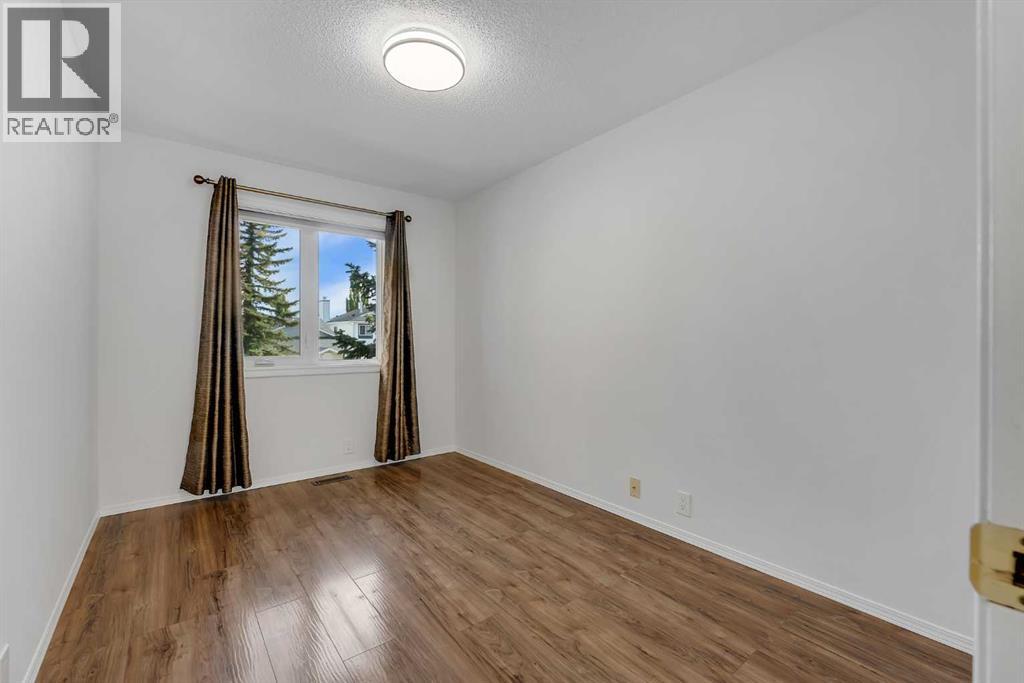 225 Riverwood Close SE - photo 33