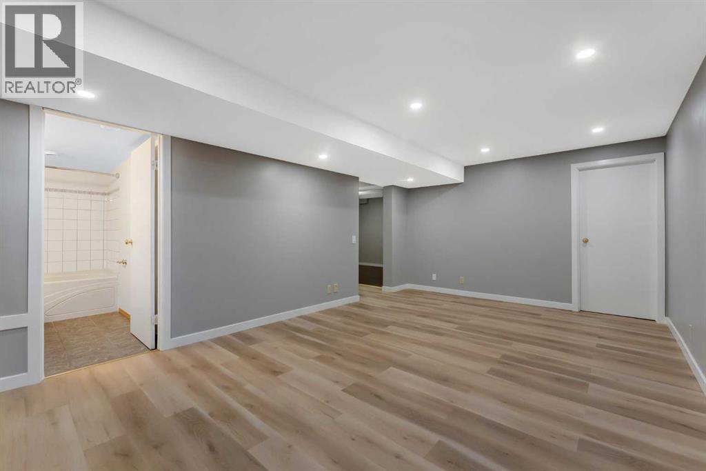 225 Riverwood Close SE - photo 38