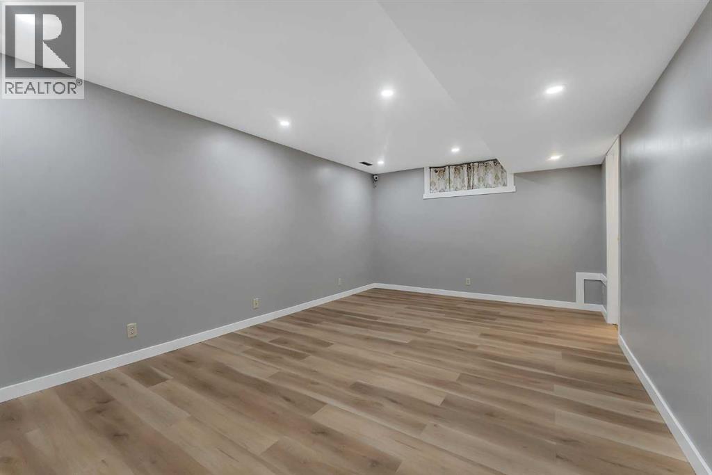 225 Riverwood Close SE - photo 37