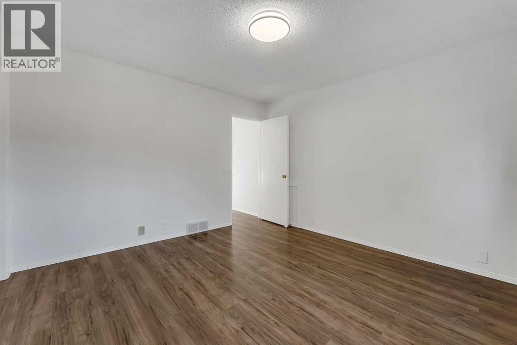225 Riverwood Close SE - photo 24