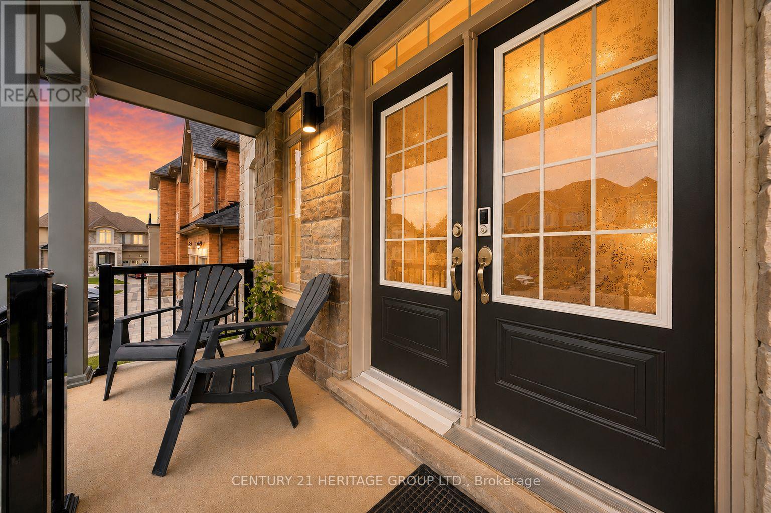 282 Reg Harrison Trail, Newmarket, ON photo 3