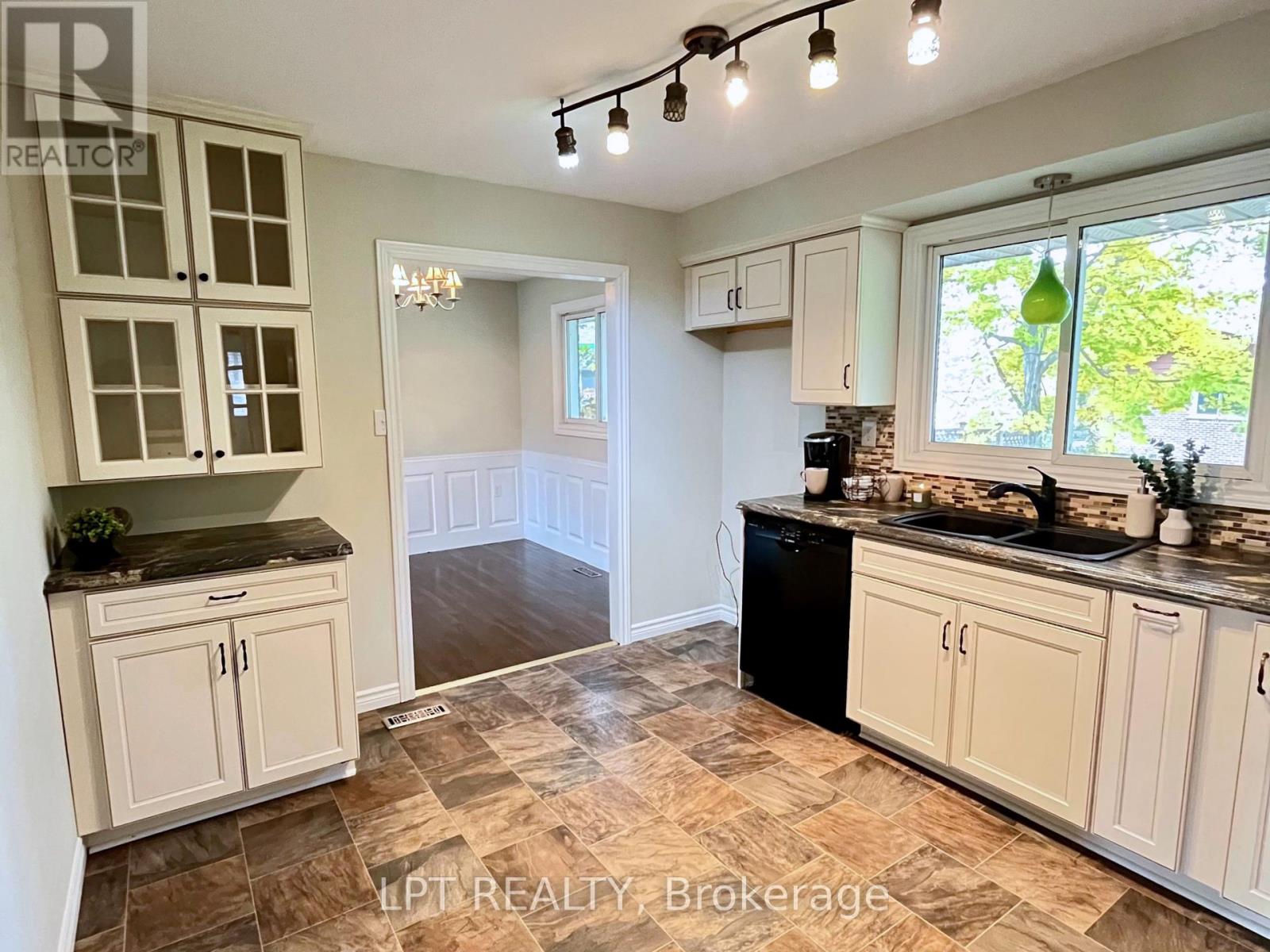 47 Springdale Drive, Barrie, ON photo 11