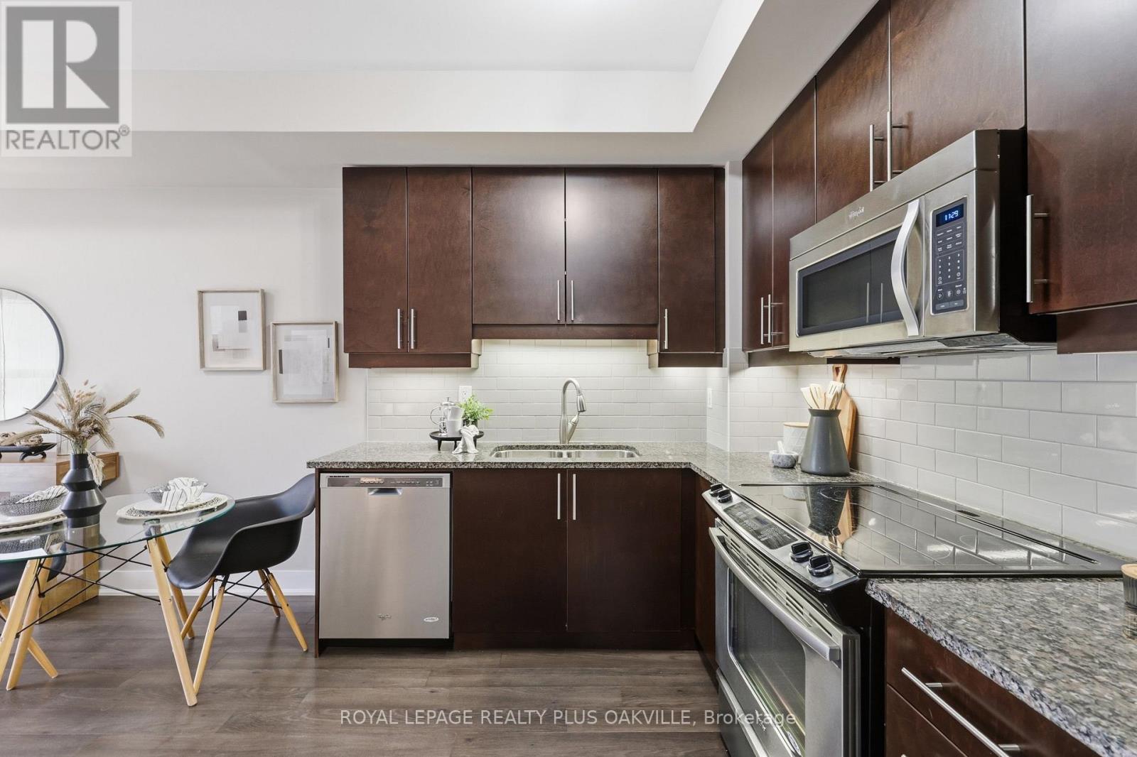 211- 128 Garden Drive, Oakville, ON photo 16