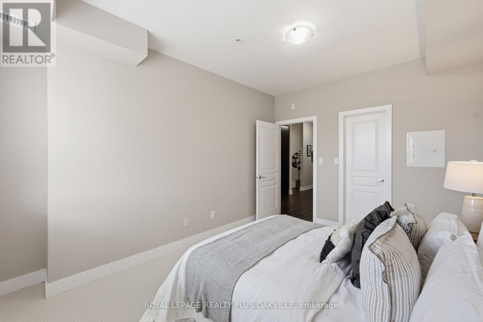 211- 128 Garden Drive, Oakville, ON photo 19