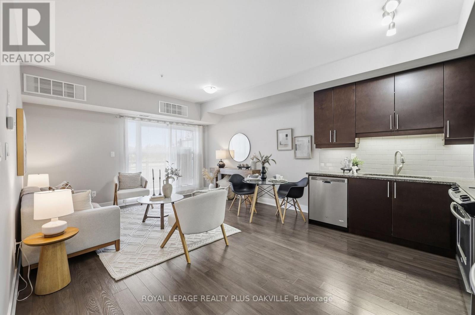 211- 128 Garden Drive, Oakville, ON photo 9