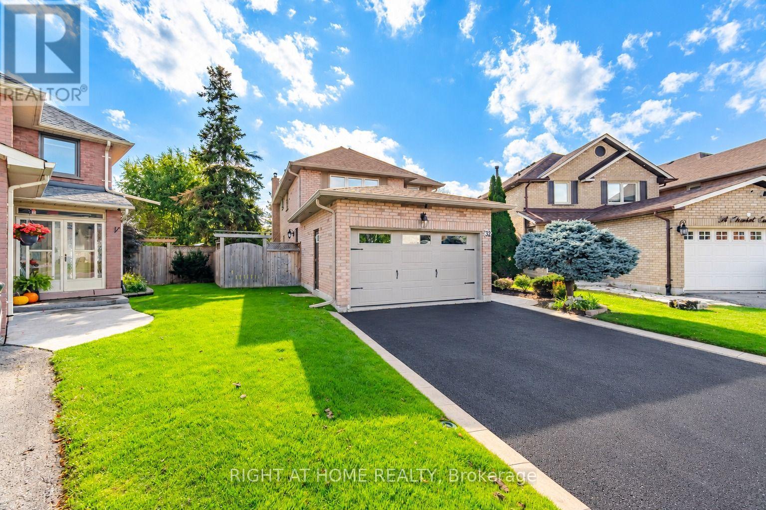 32 Cheviot Crescent, Brampton, ON photo 2
