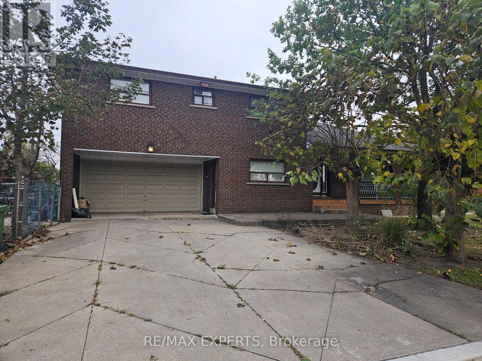 1 Byworth Boulevard, Toronto, ON photo 1