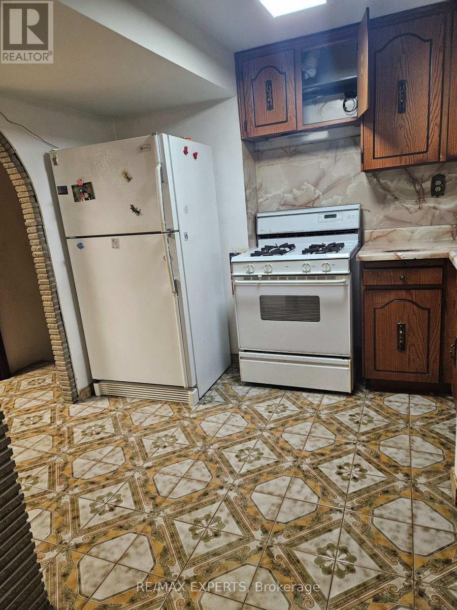 1 Byworth Boulevard, Toronto, ON photo 16