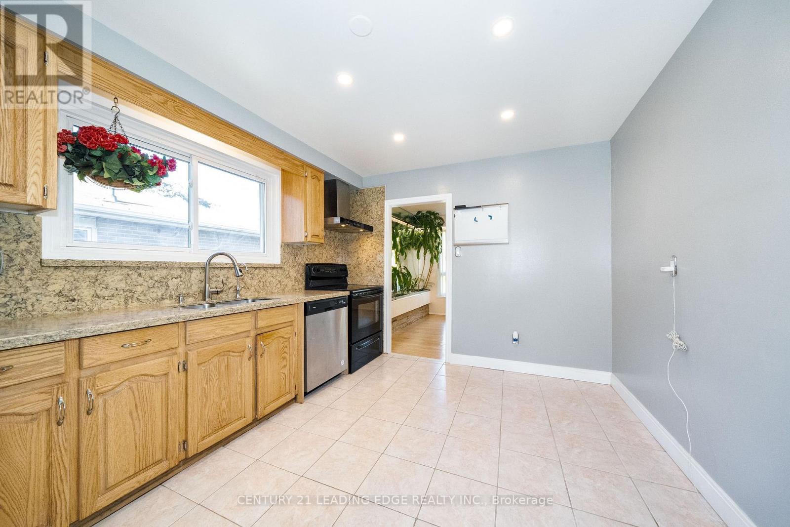 63 Mercury Road, Toronto, ON photo 11