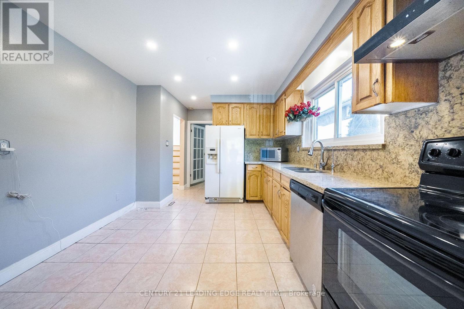 63 Mercury Road, Toronto, ON photo 8