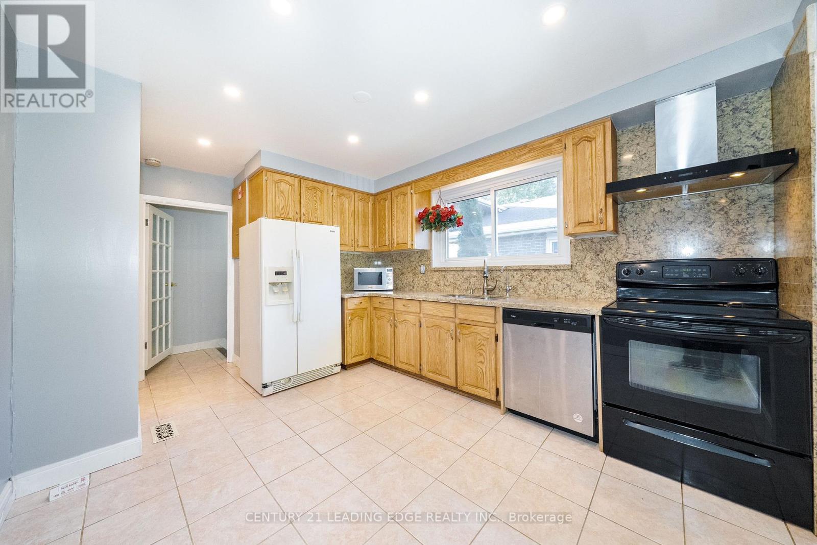 63 Mercury Road, Toronto, ON photo 9