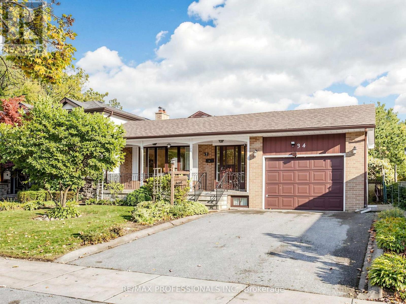 34 Crestridge Heights Road, Toronto, ON photo 1
