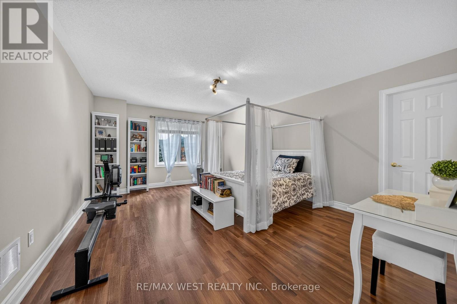 8 Calvados Crescent, Brampton, ON photo 12