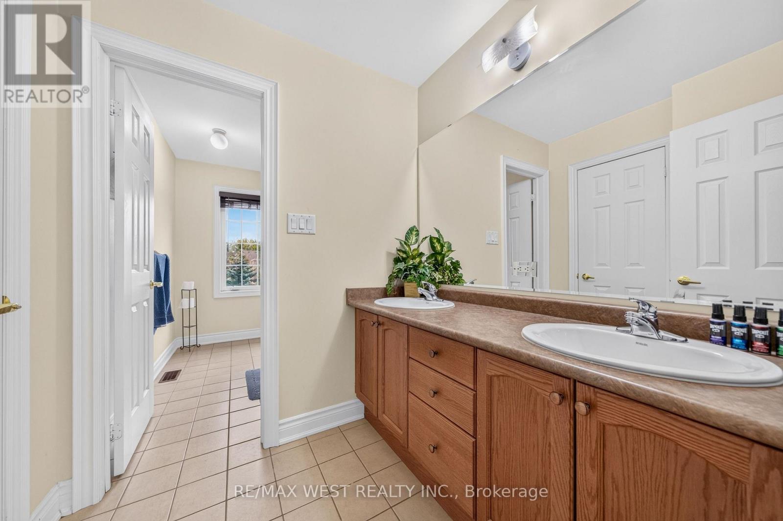 8 Calvados Crescent, Brampton, ON photo 14