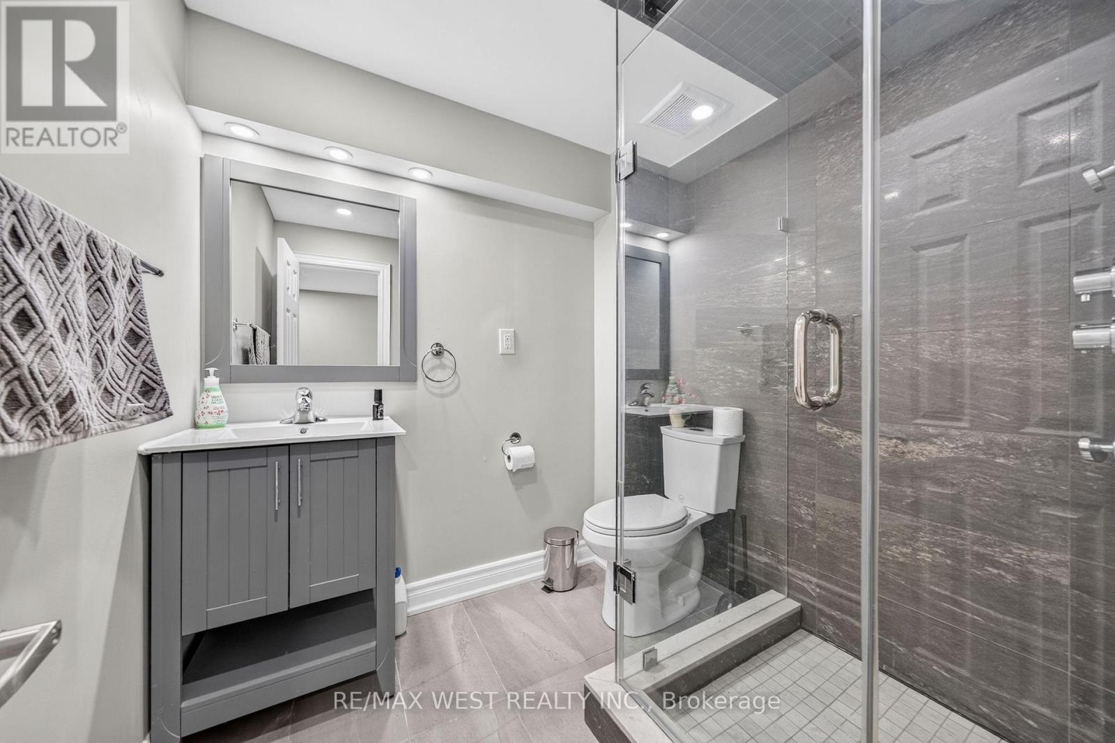8 Calvados Crescent, Brampton, ON photo 17