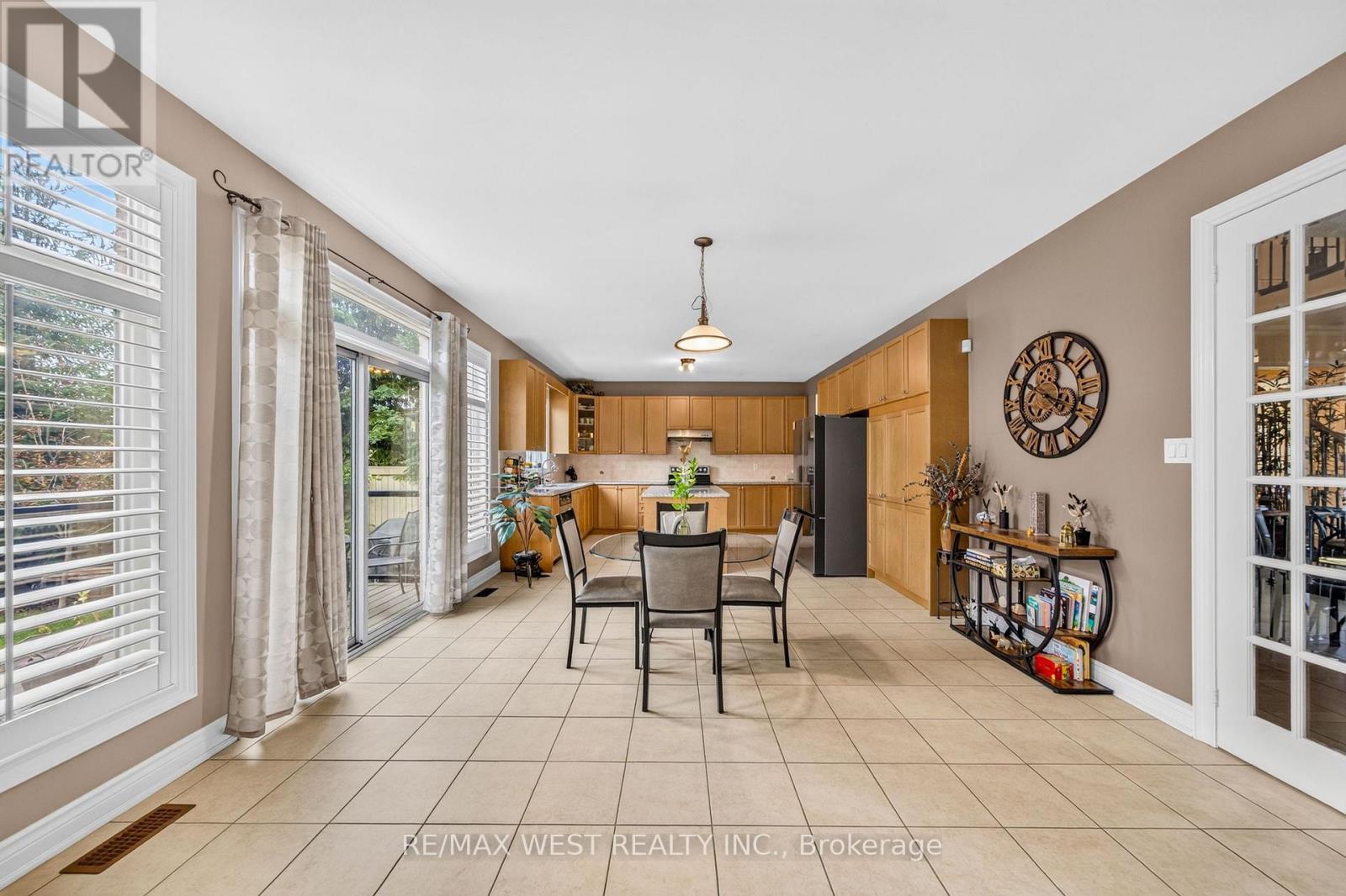 8 Calvados Crescent, Brampton, ON photo 5