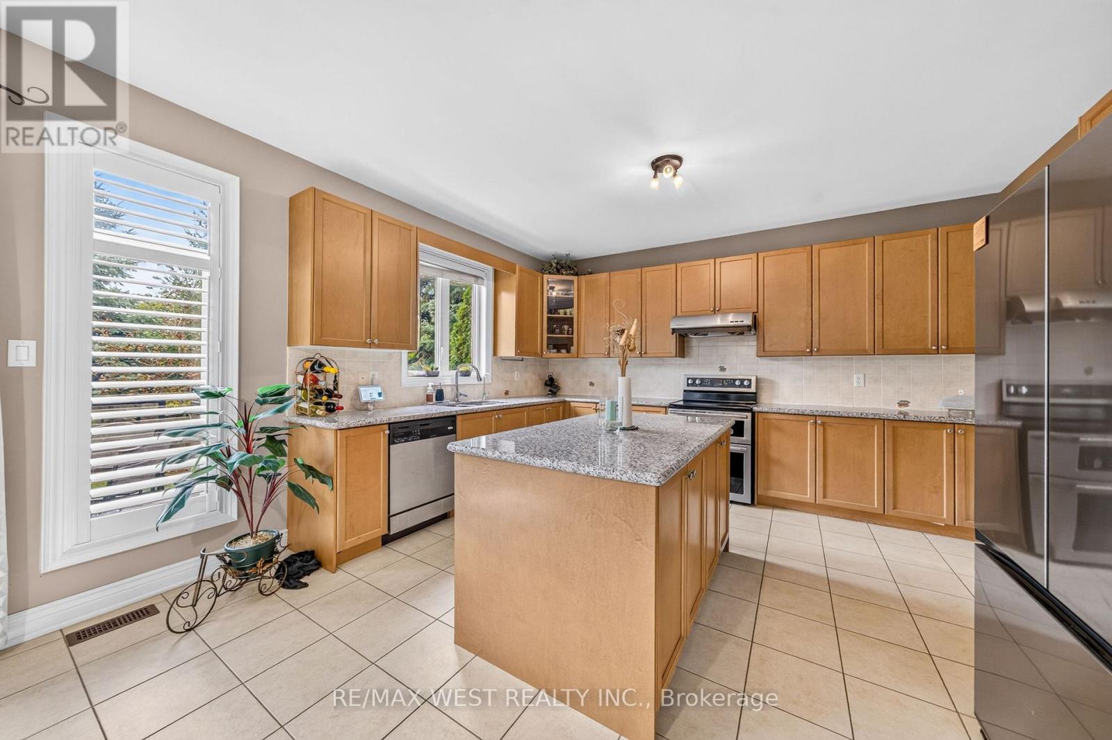 8 Calvados Crescent, Brampton, ON photo 6