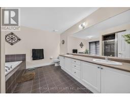 8 Calvados Crescent, Brampton, ON L6P2Z1 Photo 11
