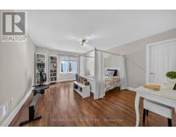 8 Calvados Crescent, Brampton, ON L6P2Z1 Photo 12