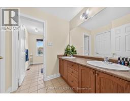 8 Calvados Crescent, Brampton, ON L6P2Z1 Photo 14