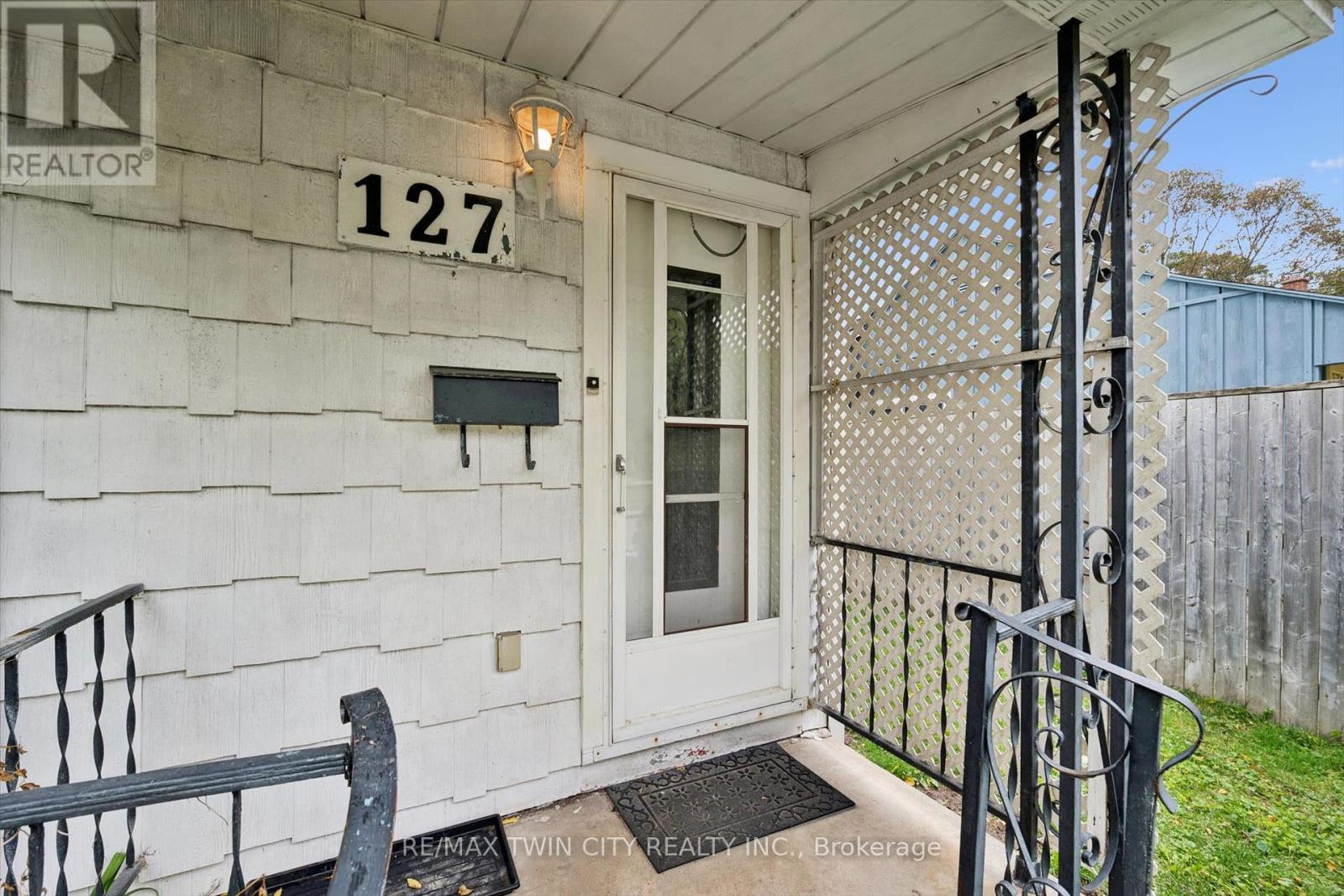 127 Spadina Road East, Kitchener, ON photo 20