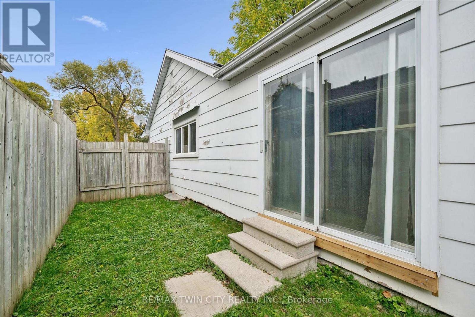 127 Spadina Road East, Kitchener, ON photo 21