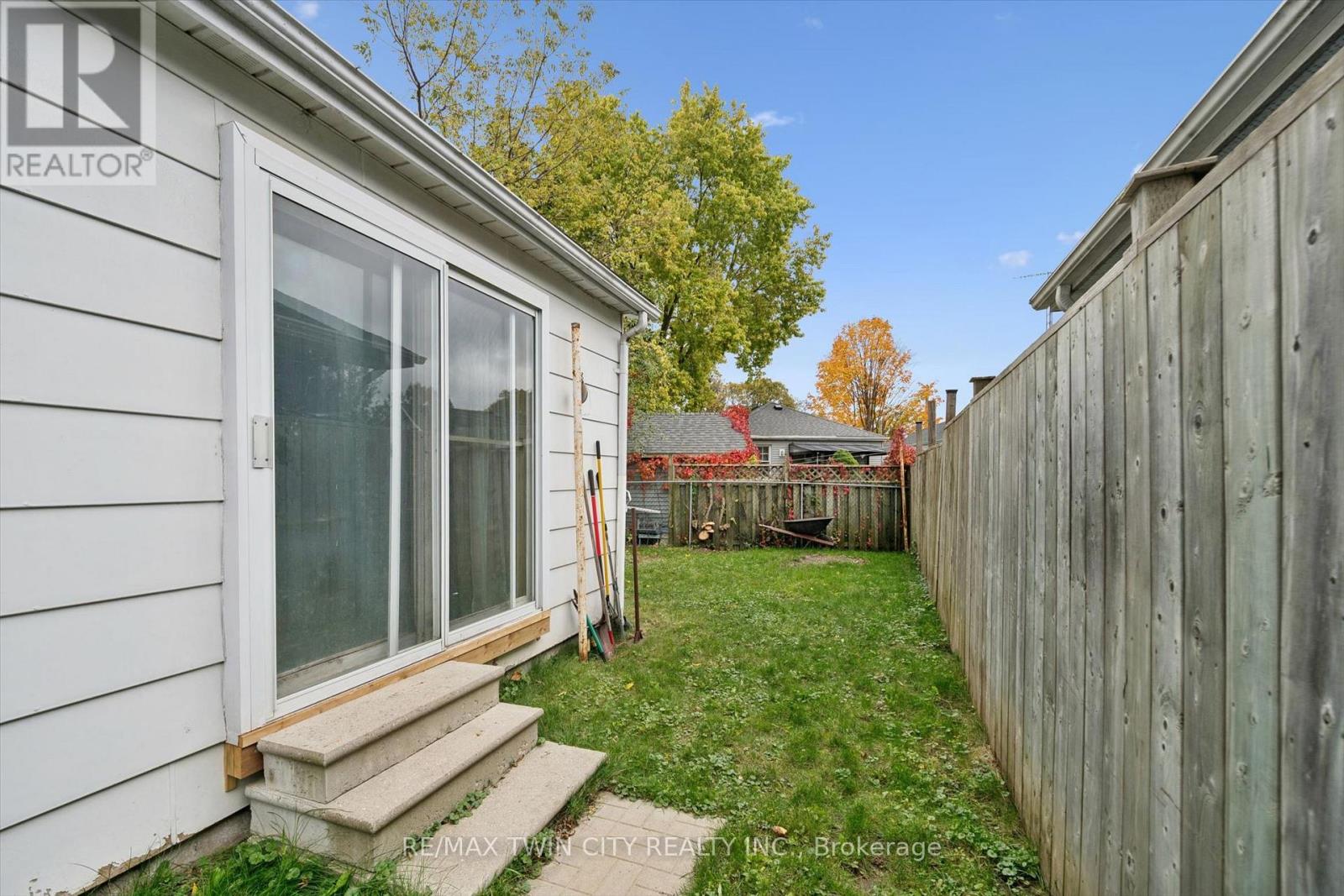127 Spadina Road East, Kitchener, ON photo 22