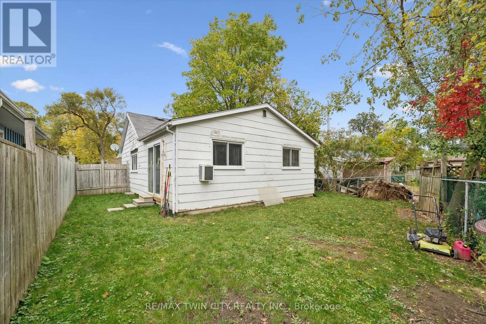 127 Spadina Road East, Kitchener, ON photo 23