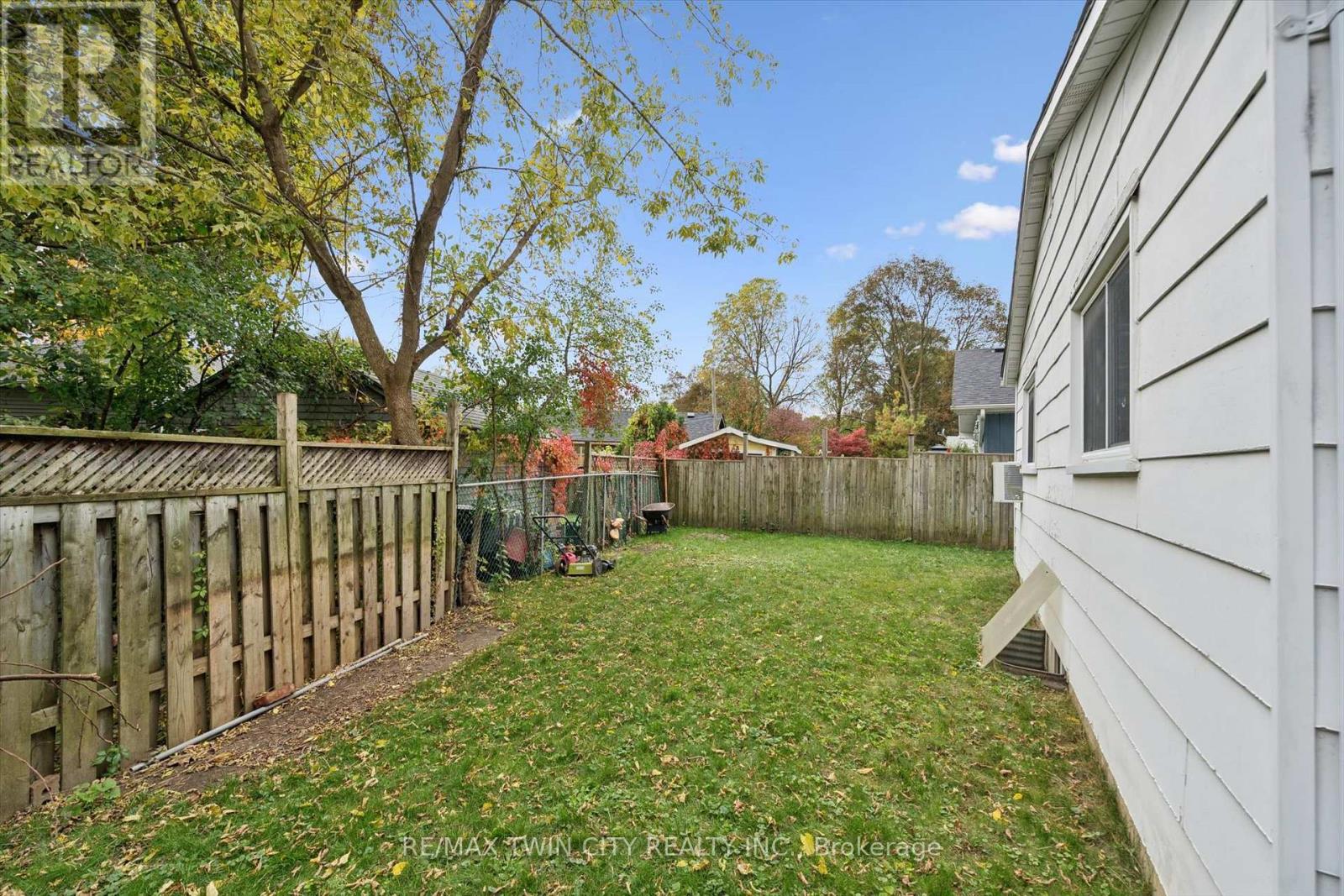 127 Spadina Road East, Kitchener, ON photo 24