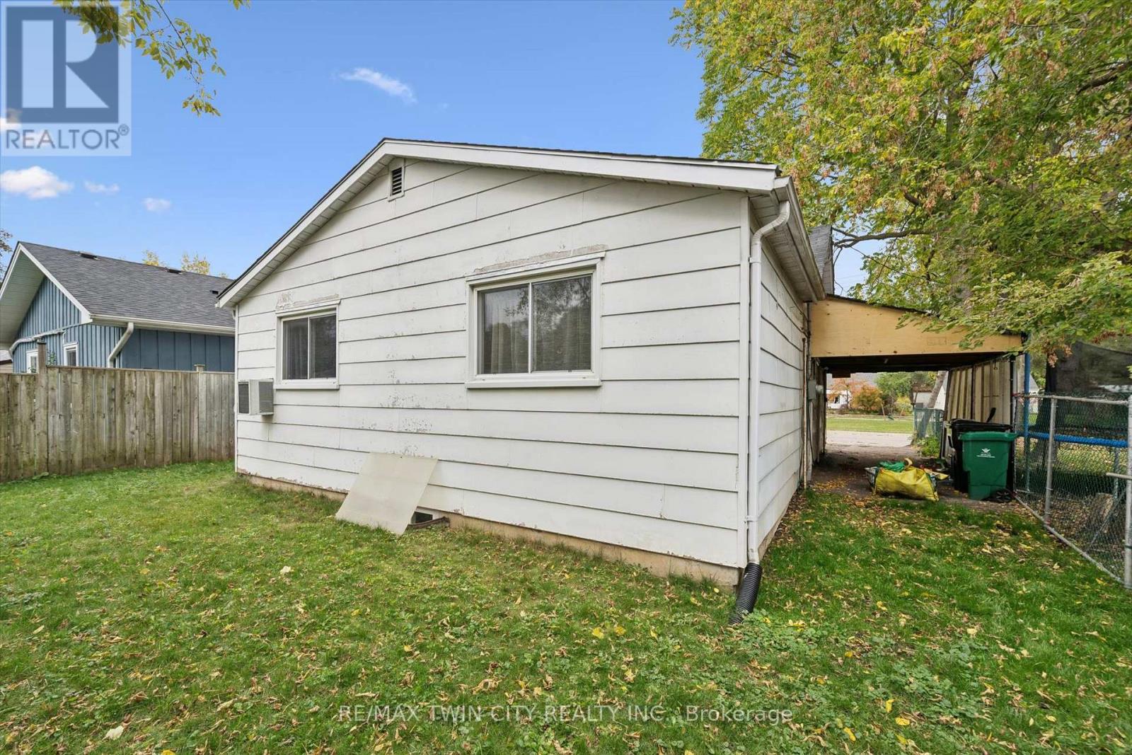 127 Spadina Road East, Kitchener, ON photo 25