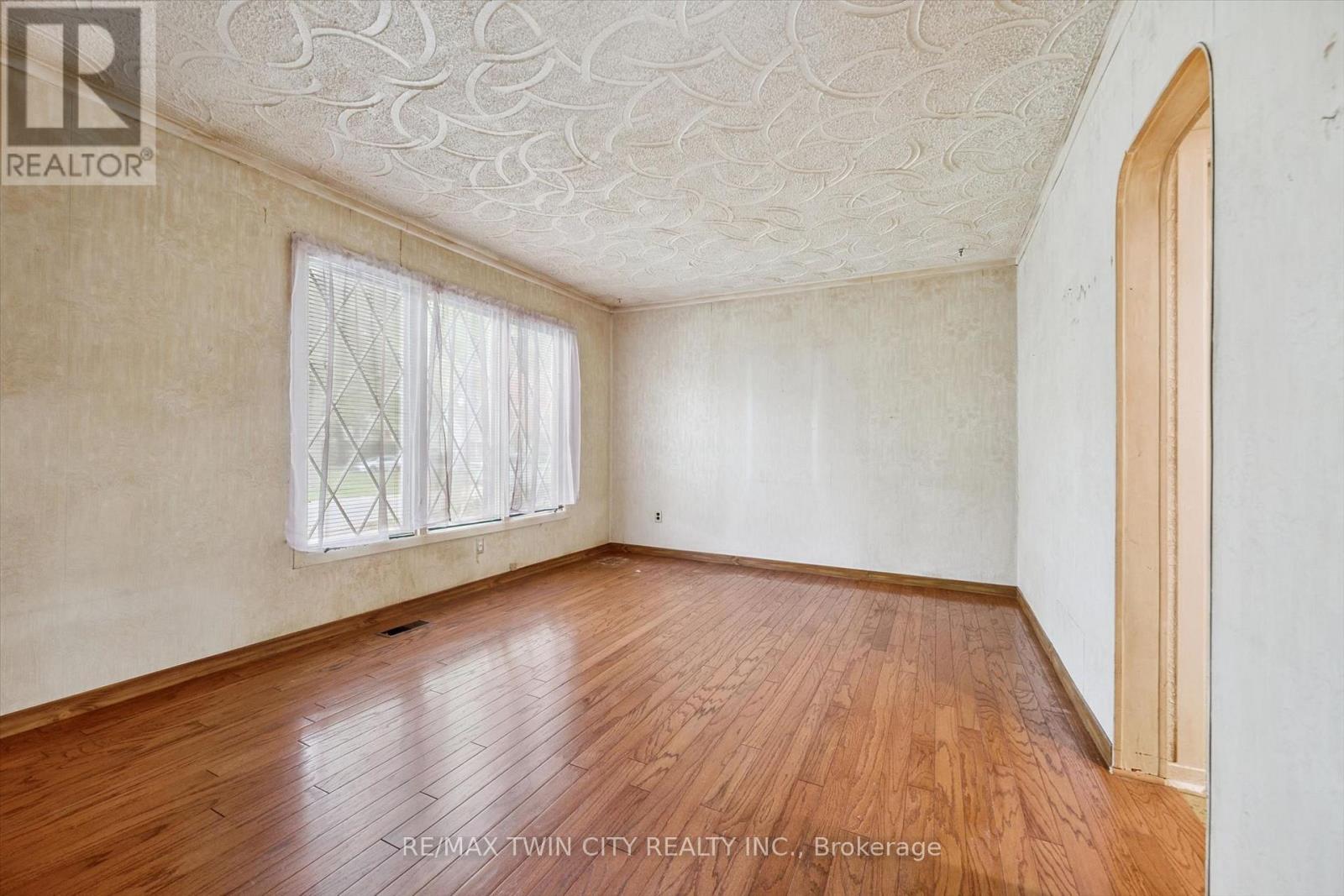 127 Spadina Road East, Kitchener, ON photo 5