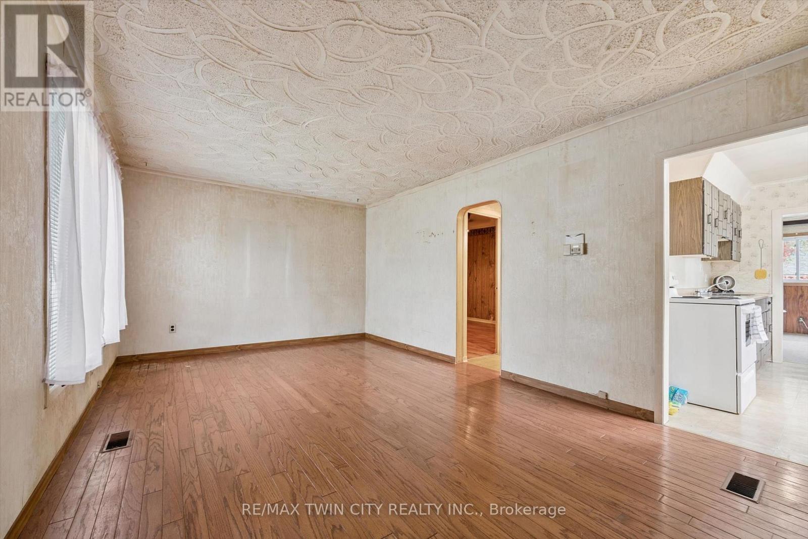 127 Spadina Road East, Kitchener, ON photo 6