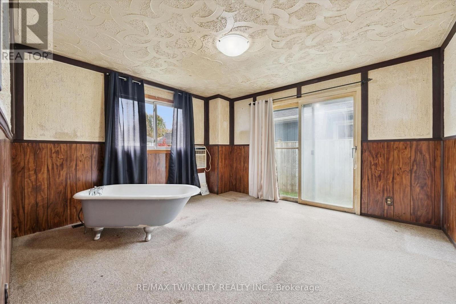 127 Spadina Road East, Kitchener, ON photo 8