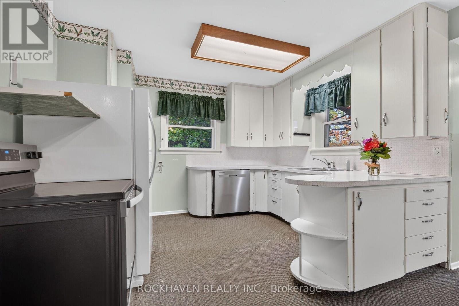 376 Rock Chapel Road, Hamilton, ON photo 12