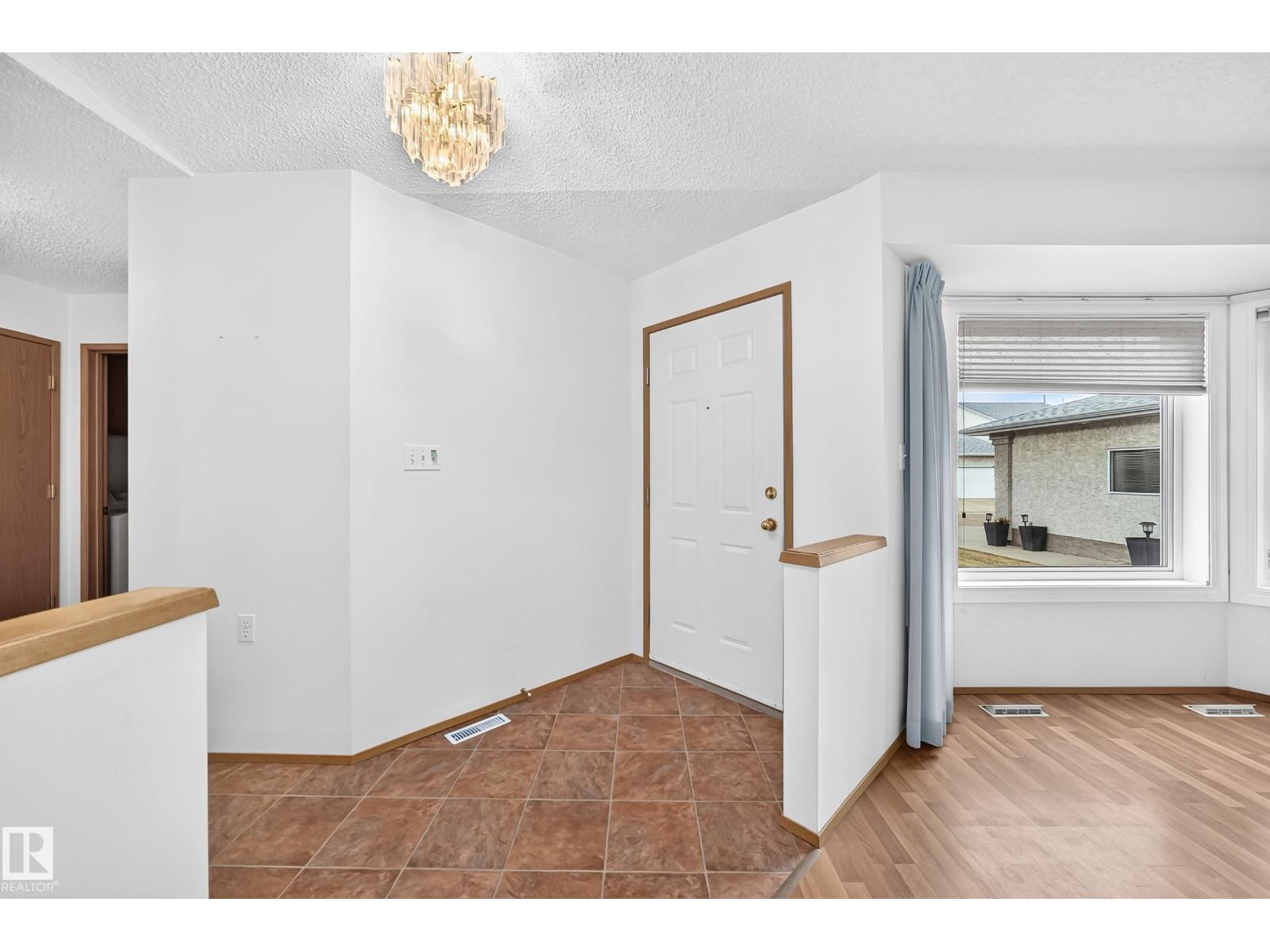 6526 158 Av NW photo 5 — MLS® E4511887