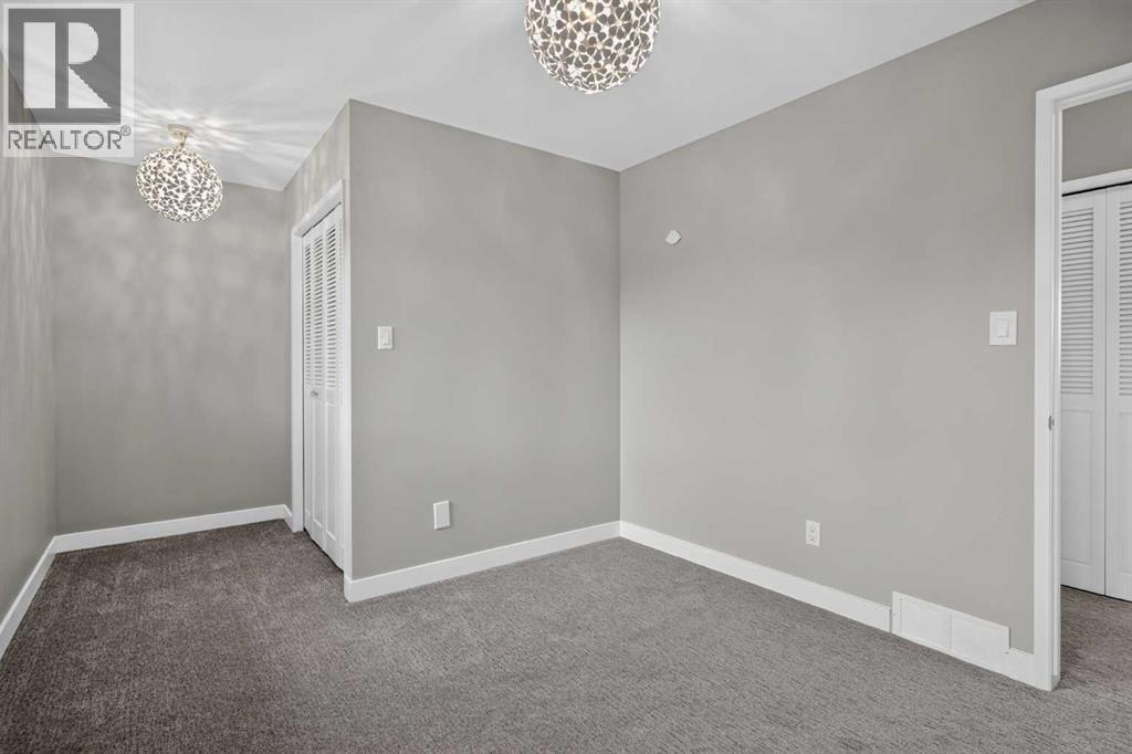 323 Parkview Crescent SE - 32
