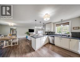 710 10th Avenue, Montrose, BC V0G1P0 Photo 13