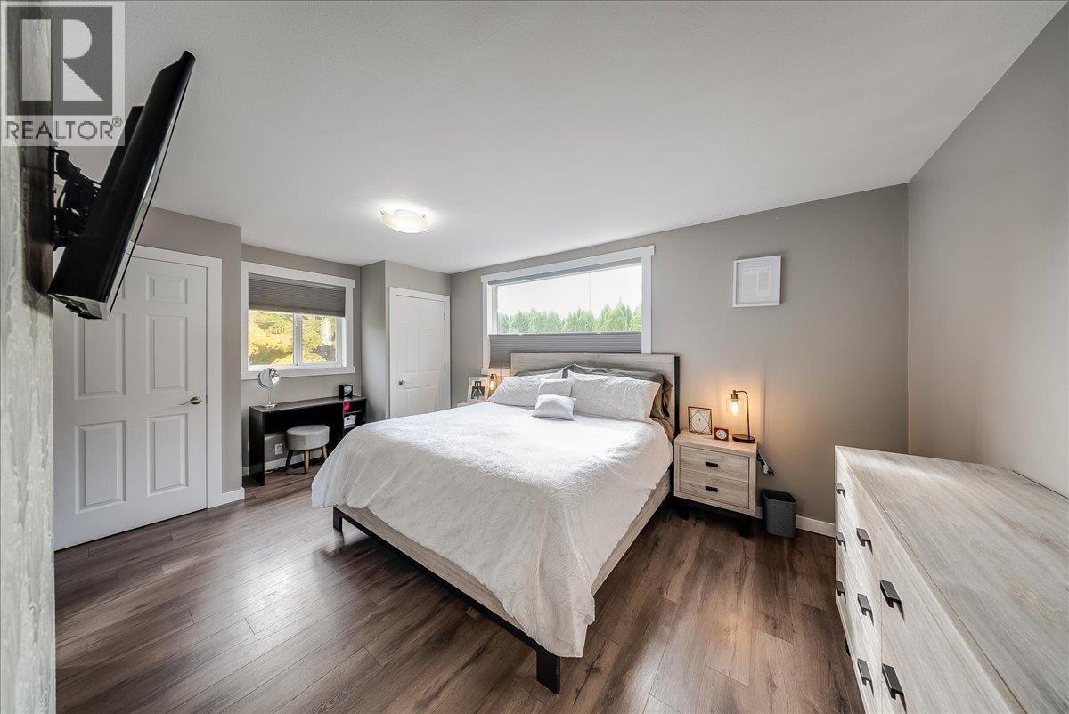 710 10TH Avenue - 16