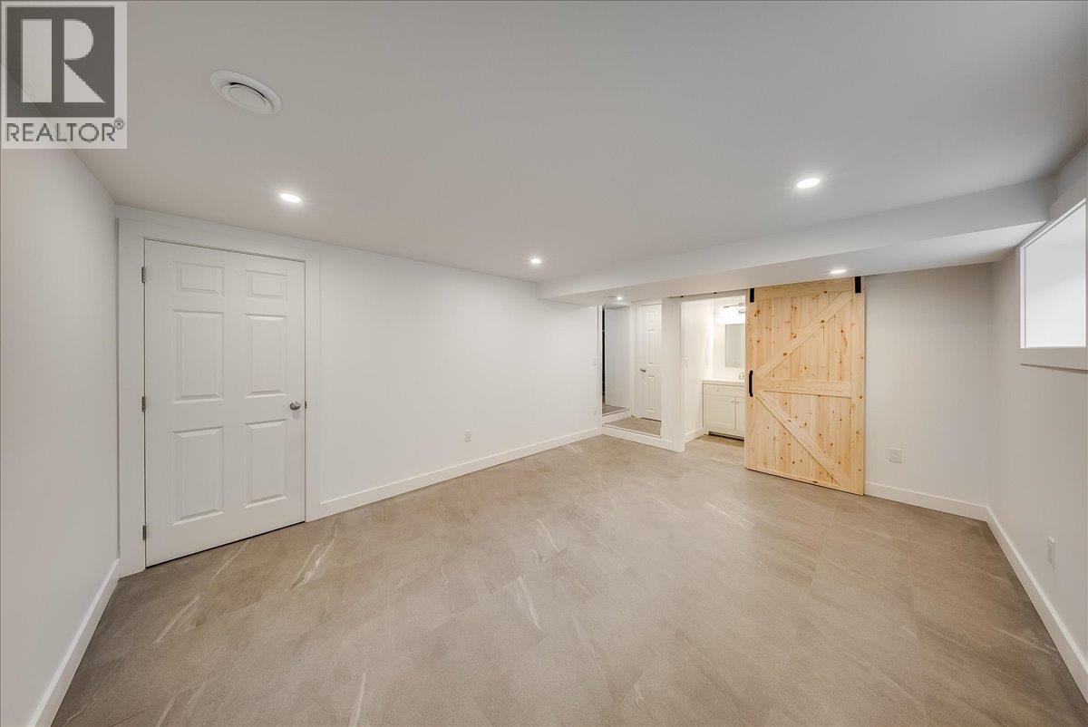 710 10TH Avenue - 24
