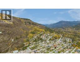 710 10th Avenue, Montrose, BC V0G1P0 Photo 42